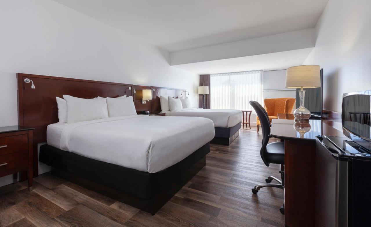 Hotel Strata 3*