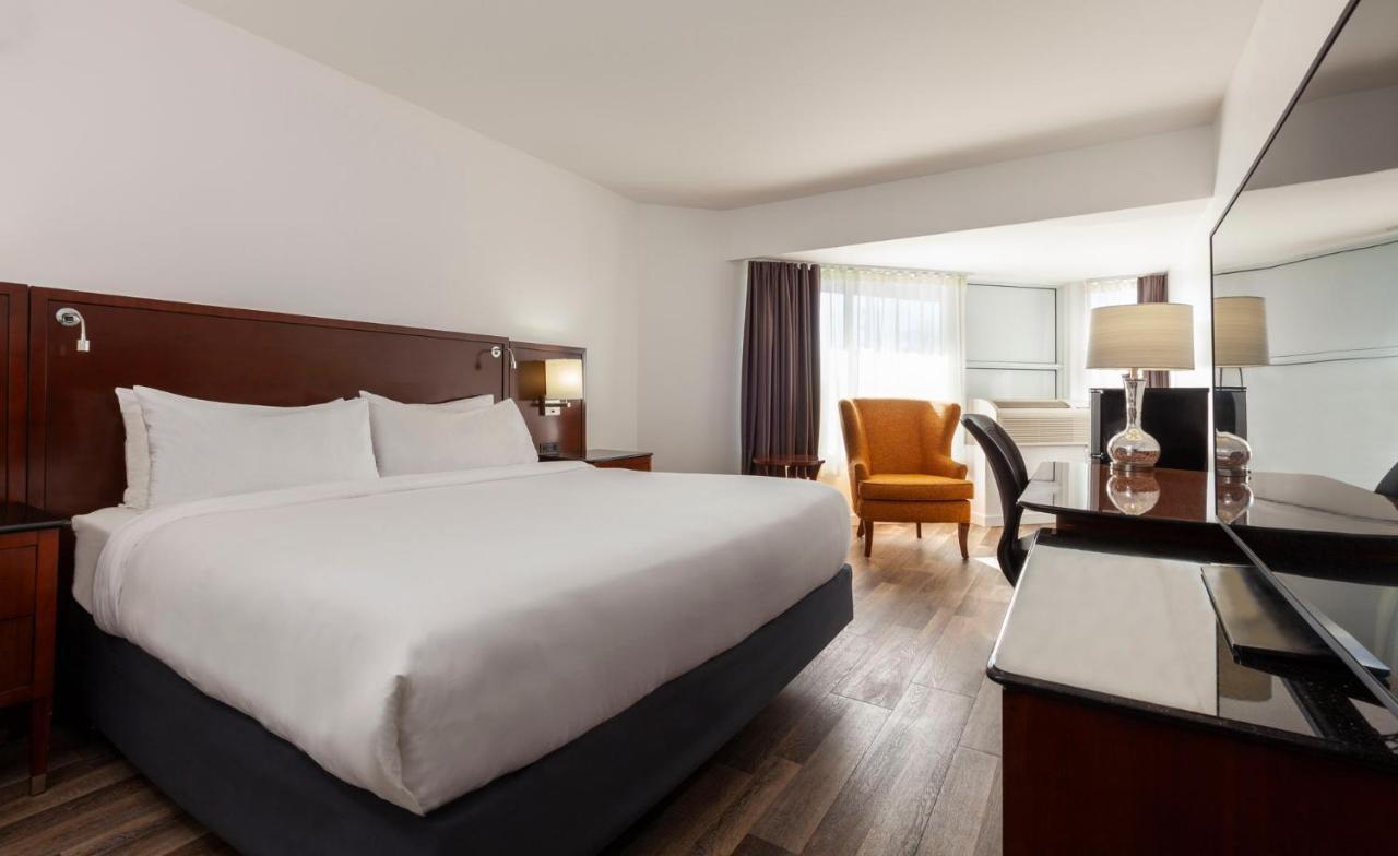Strata Hotel 3*