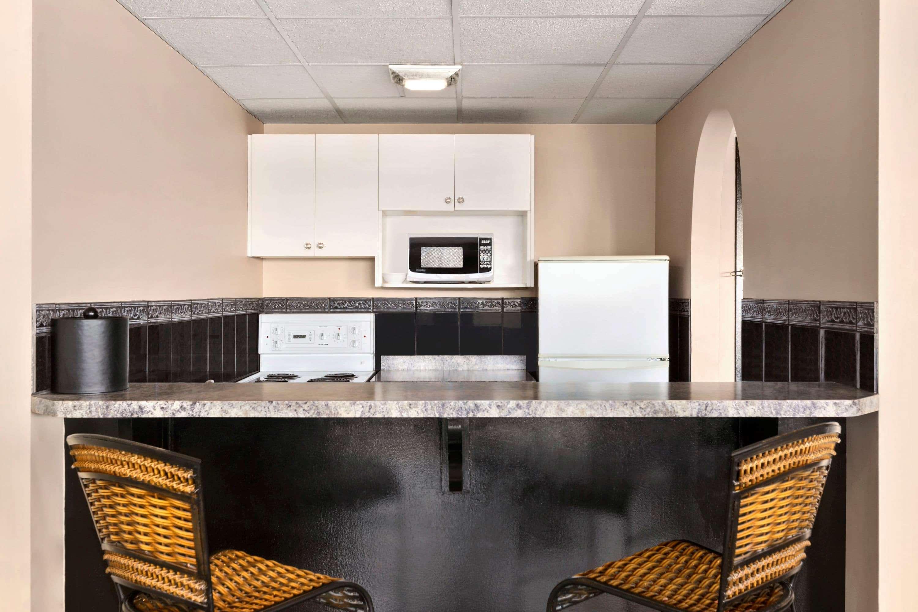 Strata Hotel 3*