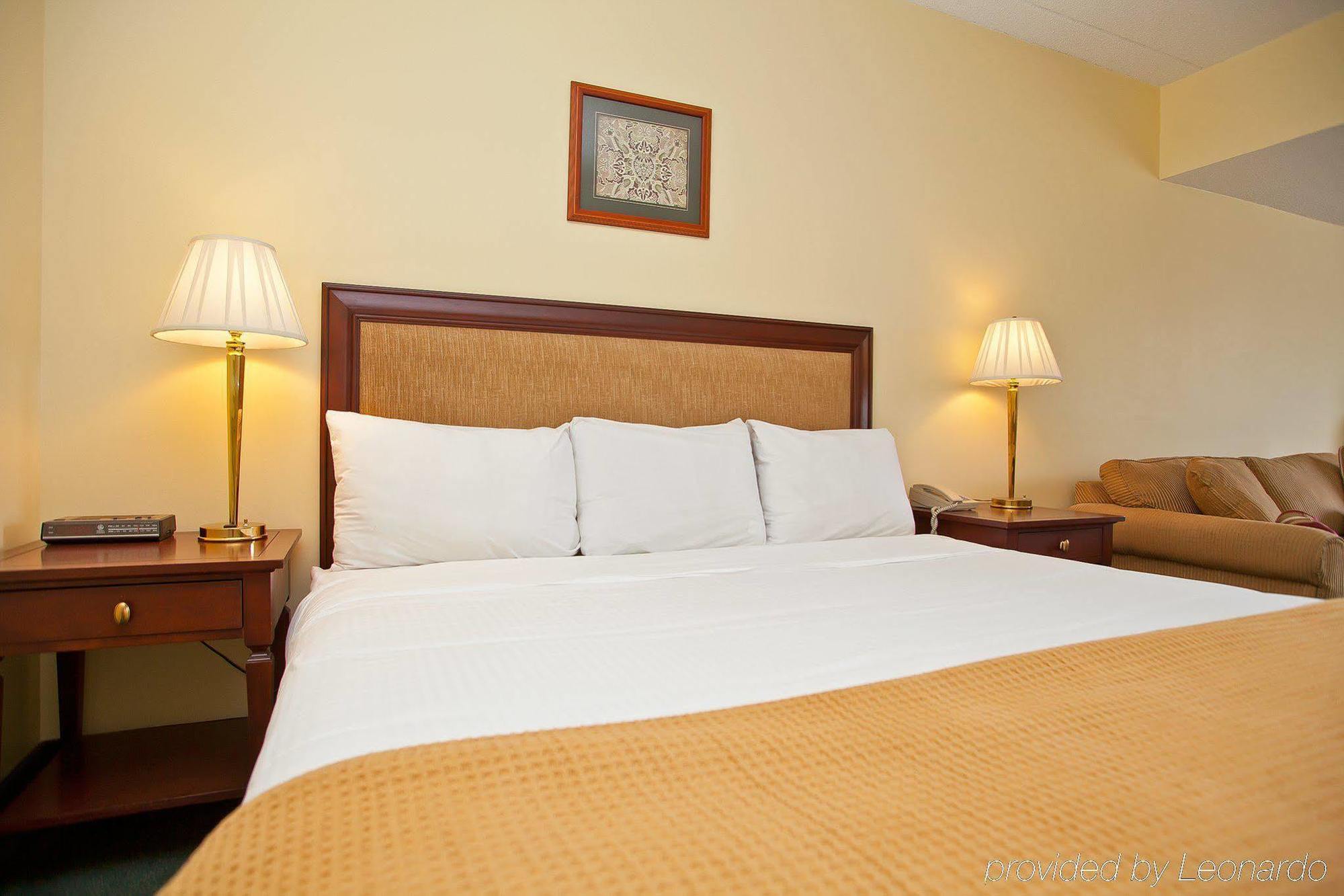 Hotel Strata Kingston