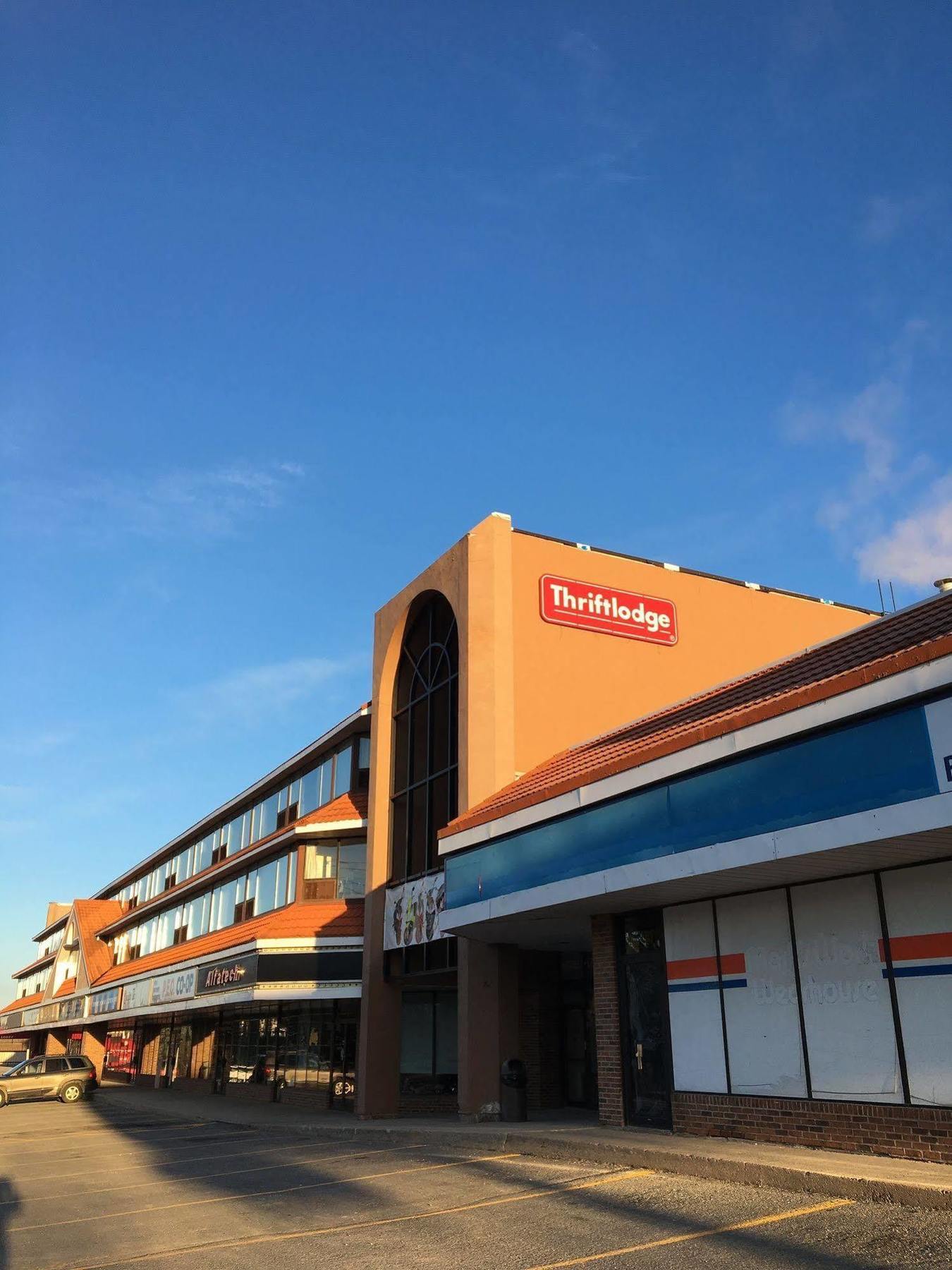 Hotel Strata Kingston